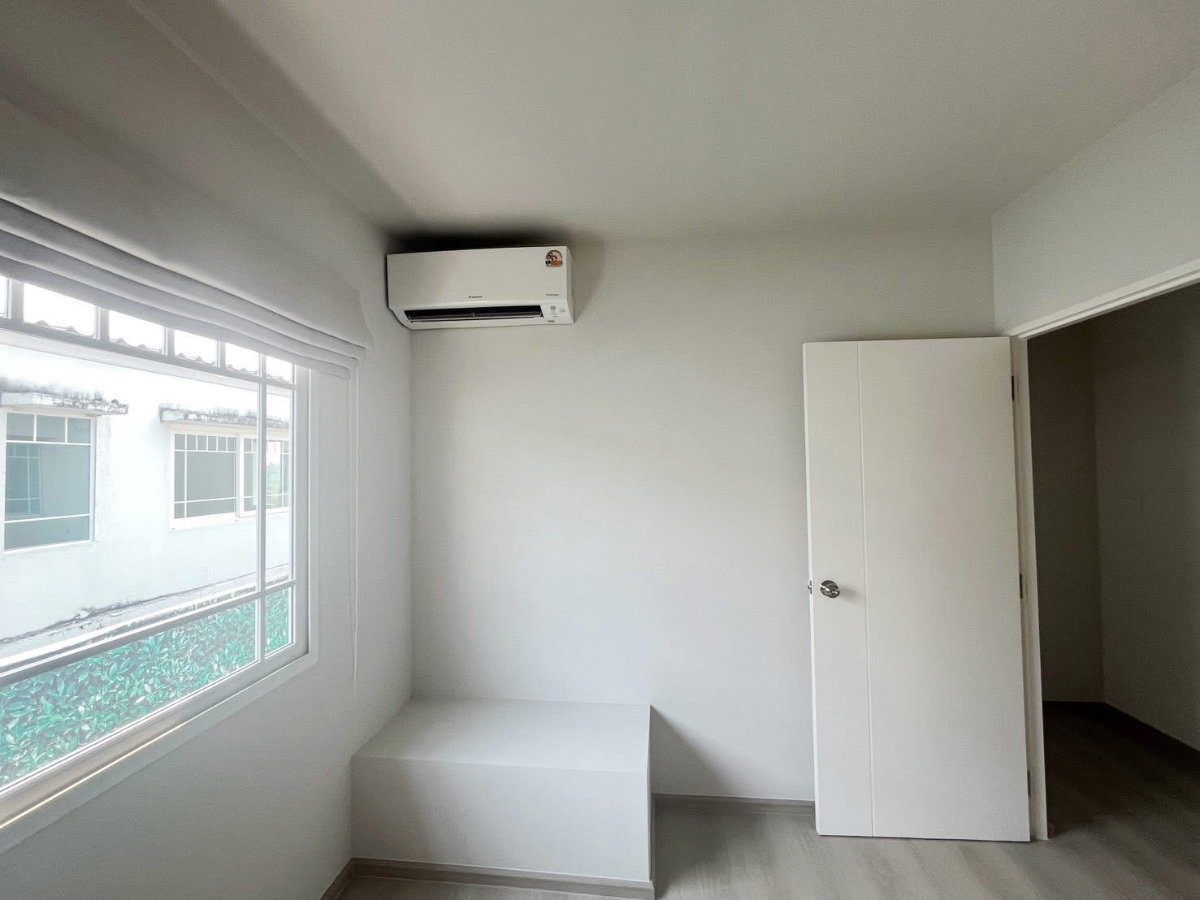 รูป 🏡 ให้เช่าทาวน์โฮม หลังใหม่ ตกแต่งพร้อมเฟอร์นิเจอร์ใหม่ครบชุด ในโครงการคุณภาพ เดินทางสะดวก - รูปที่ 10/12