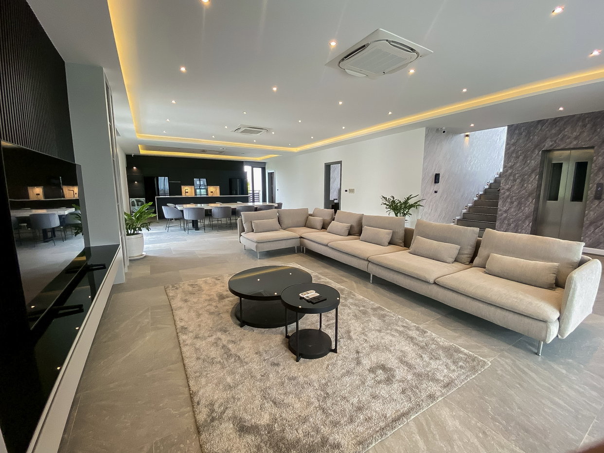 รูป 6 Bedroom Luxury Pool Villa for Sale East Pattaya - รูปที่ 10/27