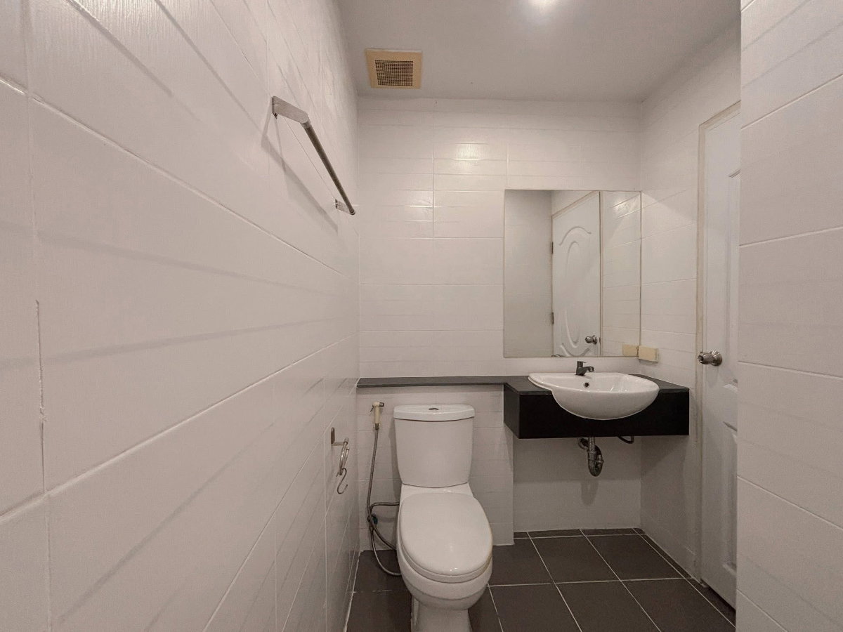 รูป ขาย!!! พร้อมผู้เช่า คอนโด Interpark ปลวกแดง–บ่อวิน (โครงการคอนโดโครตัน ระยอง) ใจกลางนิคม Eastern Seaboard (แต่งเฟอร์ฯ ครบ+เตียง 6 ฟุต) รับรายได้ทันที - รูปที่ 12/19