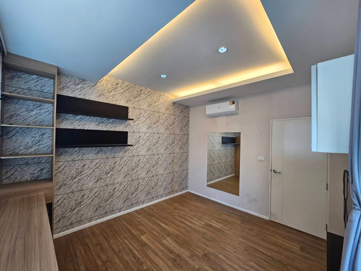 รูป ให้เช่า ทาวน์โฮม 3 ชั้น โครงการบ้านกลางเมือง วัชรพล หลังมุม - รูปที่ 4/8