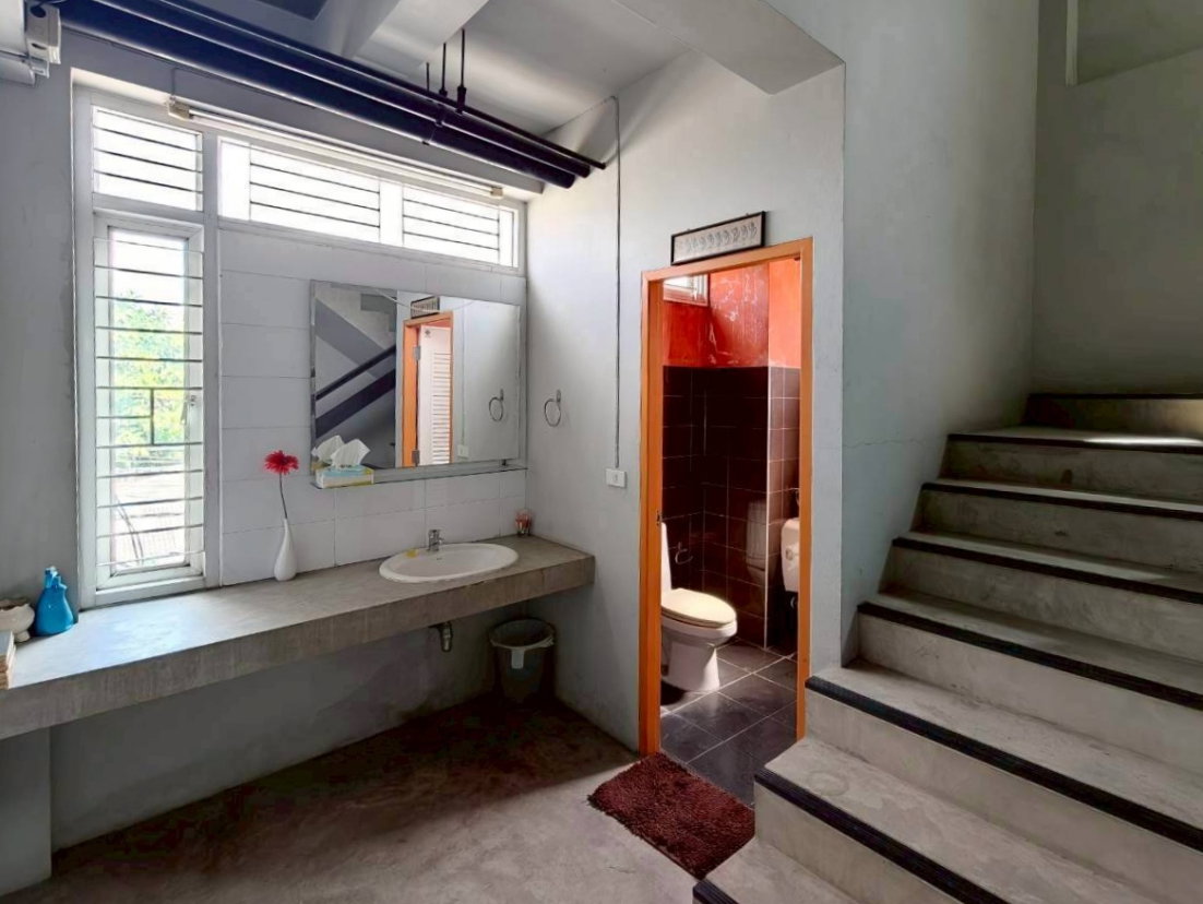 รูป ให้เช่า สำนักงาน อาคารพาณิชย์ 3 คูหา พร้อมโกดัง ลาดพร้าว101 โยธินพัฒนา เนื้อที่ 180 ตร.ว. พื้นที่ใช้สอย 905 ตรม. ใกล้เลียบด่วน - รูปที่ 26/32