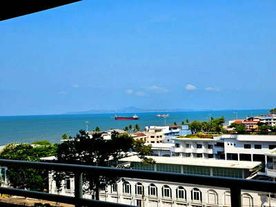 Condos for sale Makro South Pattaya :  View Talay8 Jomtien Beachfront Condominium for Sale - A large Studio 48 sq.m wit a large balcony with great ocean view