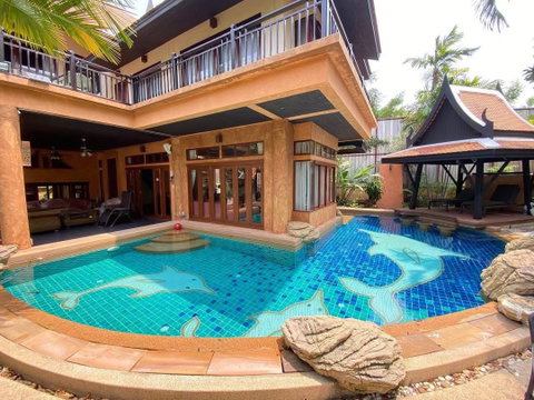 4 Bedroom Pool Villa for Sale Na Jomtien