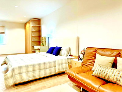 เช่าทาวน์โฮม ถนนหลวงแพ่ง : สุวรรณภูมิ ทาวน์โฮม 3 ชั้น กว้าง 5.5 เมตร 3 4นอน 4 น้ำ รอยัลลาดกระบังกอล์ฟ จอดรถ2-3คัน ARL ลาดกระบัง 900 ม. 20 ตร.ว. 240 ตร.ม.