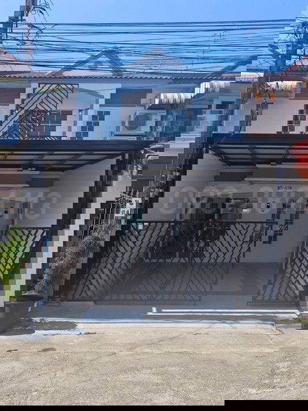 รูป ขายทาวน์เฮ้าส์ 2 ชั้น รีโนเวทใหม่ มบ.เคซี3 หทัยราษฎร์ 39 เนื้อที่ 22.5 ตรว 3นอน 2น้ำ ใกล้แฟชั่นไอส์แลนด์ - รูปที่ 1/8