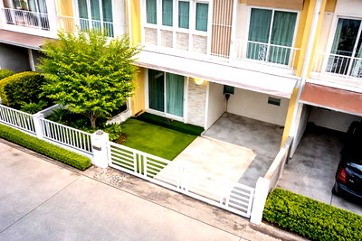 เช่าทาวน์โฮม ถนนบางกรวย-ไทรน้อย : MRT บางบำหรุ ตลาดครอบครัว บางกรวย 300ม. กฟผ. 2.14 กม. สะพานพระราม7 ปิ่นเกล้า ทาวน์โฮม 3นอน