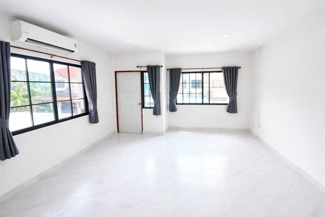 รูป MRTเศรษฐบุตรบำเพ็ญ 300 ม. ทาวน์เฮาส์ 3นอน 2น้ำ หลังมุม 30ตร.ว. 210ตร.ม. 2-3 คัน รีโนเวทใหม่ สินแพทย์เสรีรักษ์ 1 กม.ทำเลรามอินทรา115 - รูปที่ 5/8