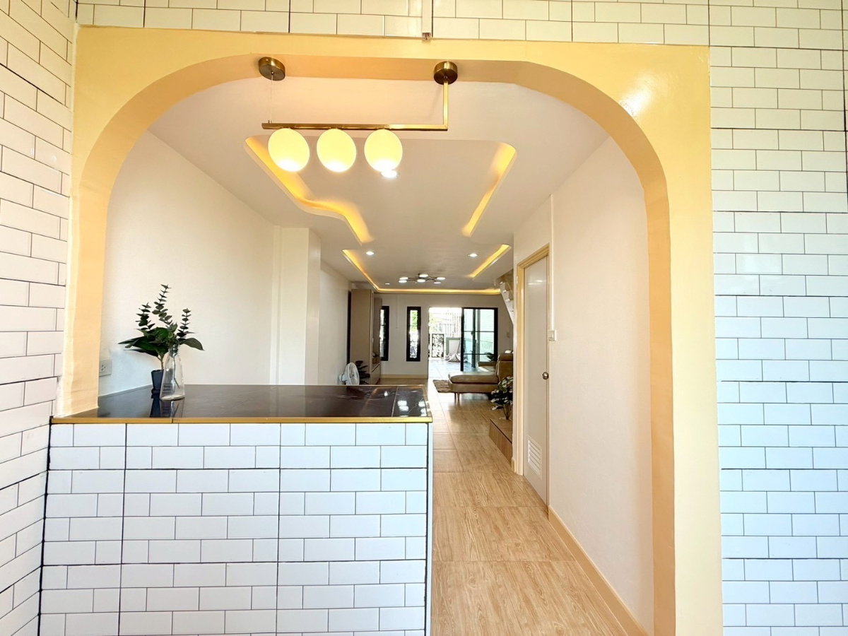 รูป ทาวน์เฮาส์ 2 ชั้น ม.ณัฐวรรณ สังฆสันติสุข 18 หนองจอก 2 ห้องนอน 18.9 ตร.ว. ราคา 1.79 ล้านบาท - รูปที่ 6/19