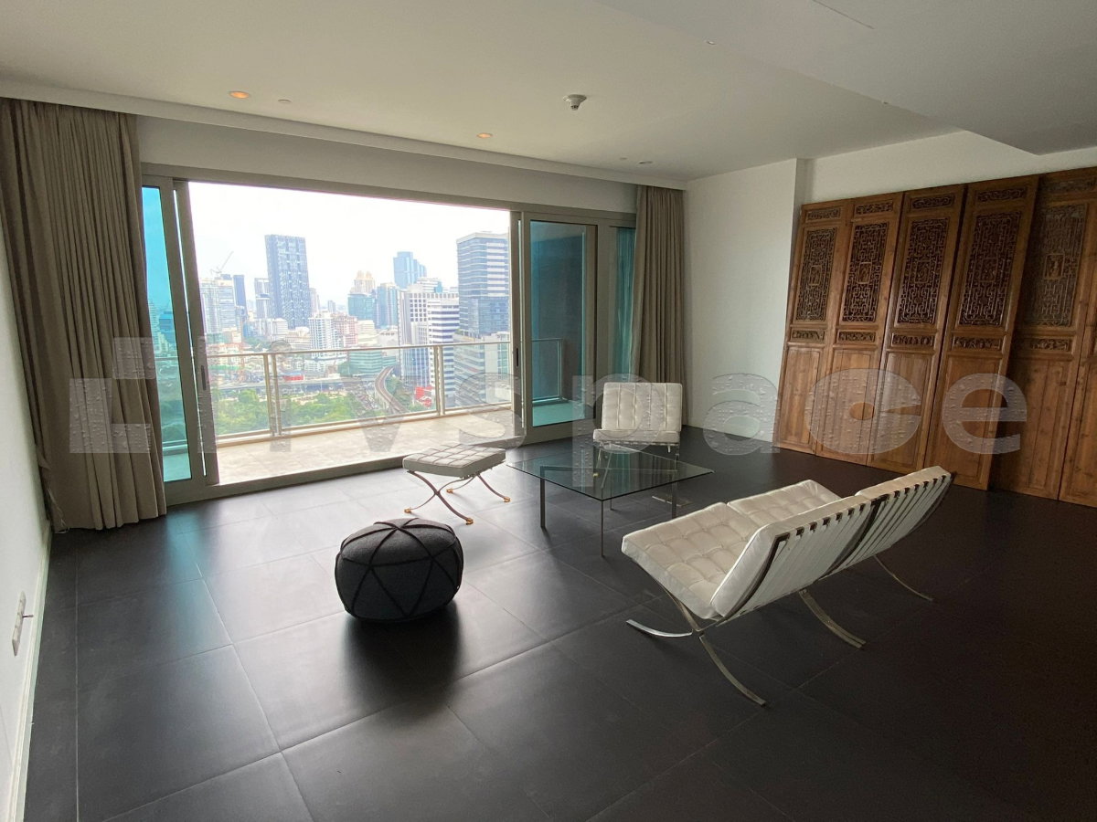 รูป ▚ LI110ツ ให้เช่า: 185 Rajadamri 3BR 200sqm. 180K ✨ วิวสวนลุมพินี ชั้นสูง ห้องเปล่าราคาดี ยูนิตหายากในโครงการหรู 🏙️ - รูปที่ 2/10