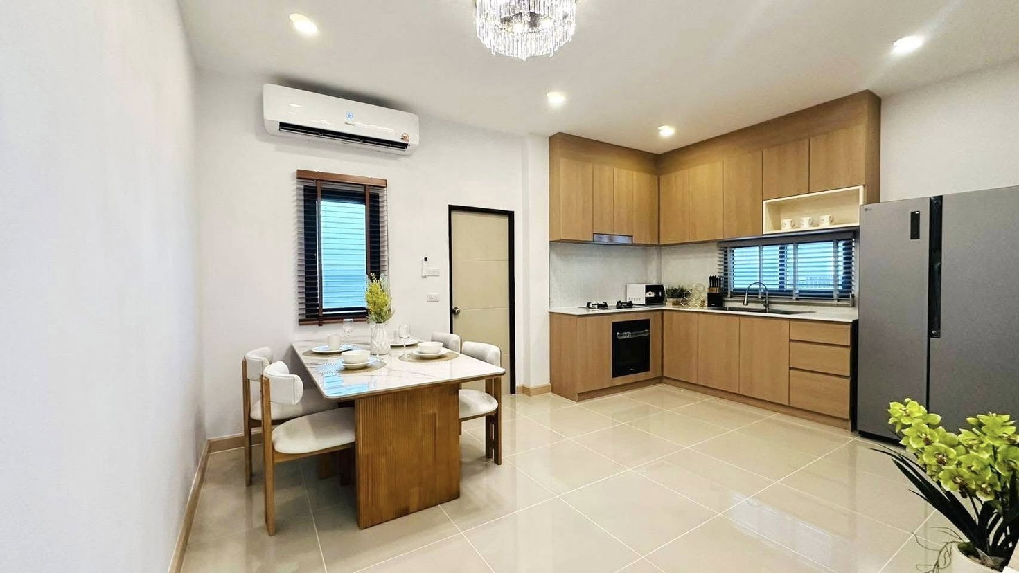 รูป Corner House for Sale East Pattaya Nong Pla Lai Spacious Garden - รูปที่ 4/13