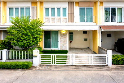 เช่าทาวน์โฮม สถานีรถไฟฟ้าบางบำหรุ : สะพานพระราม7 ปิ่นเกล้า กฟผ. 2.14 กม. ทาวน์โฮม 3-4นอน 2น้ำ 2 ชั้น ฟังก์ชันครบ พร้อมแอร์ 4 เครื่อง