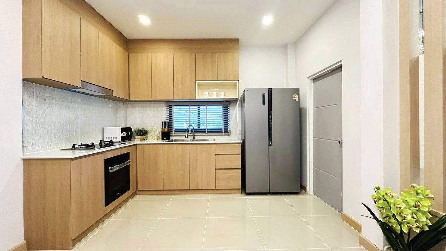 รูป Corner House for Sale East Pattaya Nong Pla Lai Spacious Garden - รูปที่ 5/13