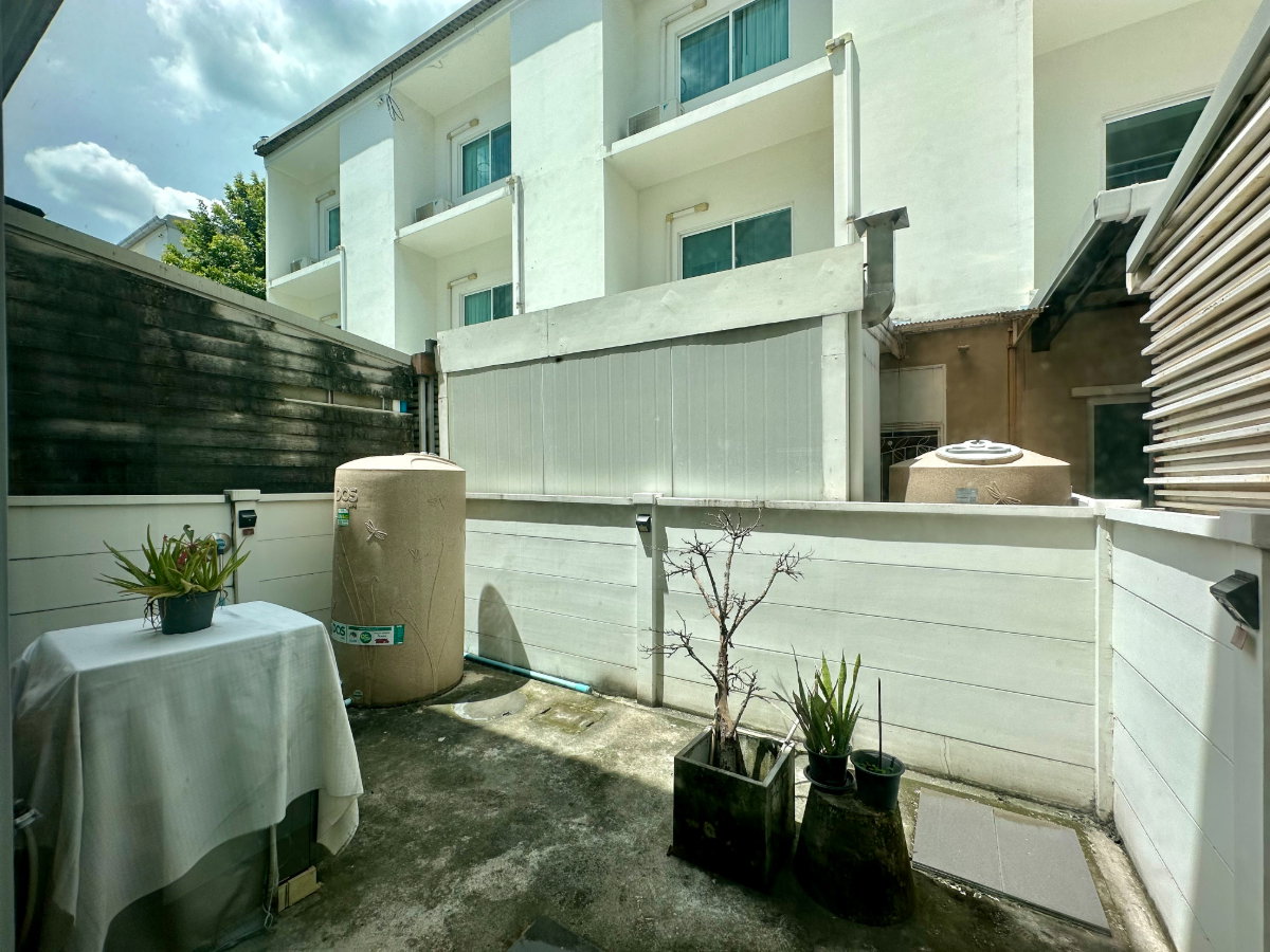 รูป P0643/ให้เช่าทาวน์โฮม Baan Klangmuang Sukhumvit 77 ทำเลสุขุมวิท เข้าอยู่ได้ทันที - รูปที่ 9/14