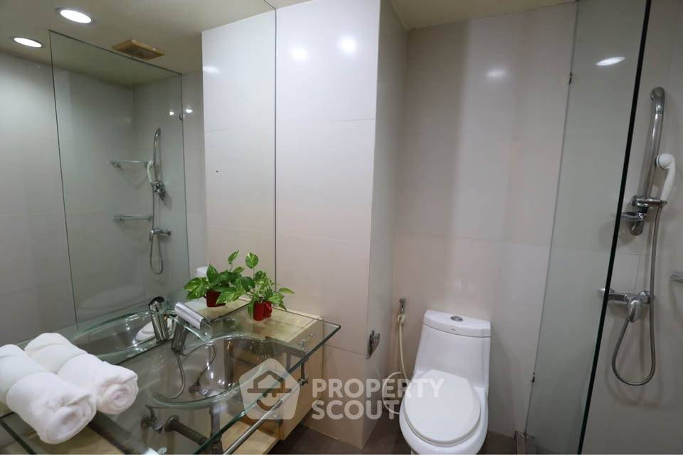 picture Studio Condo at Sathorn Gardens near MRT Si Lom (ID 2790153) - 12/12