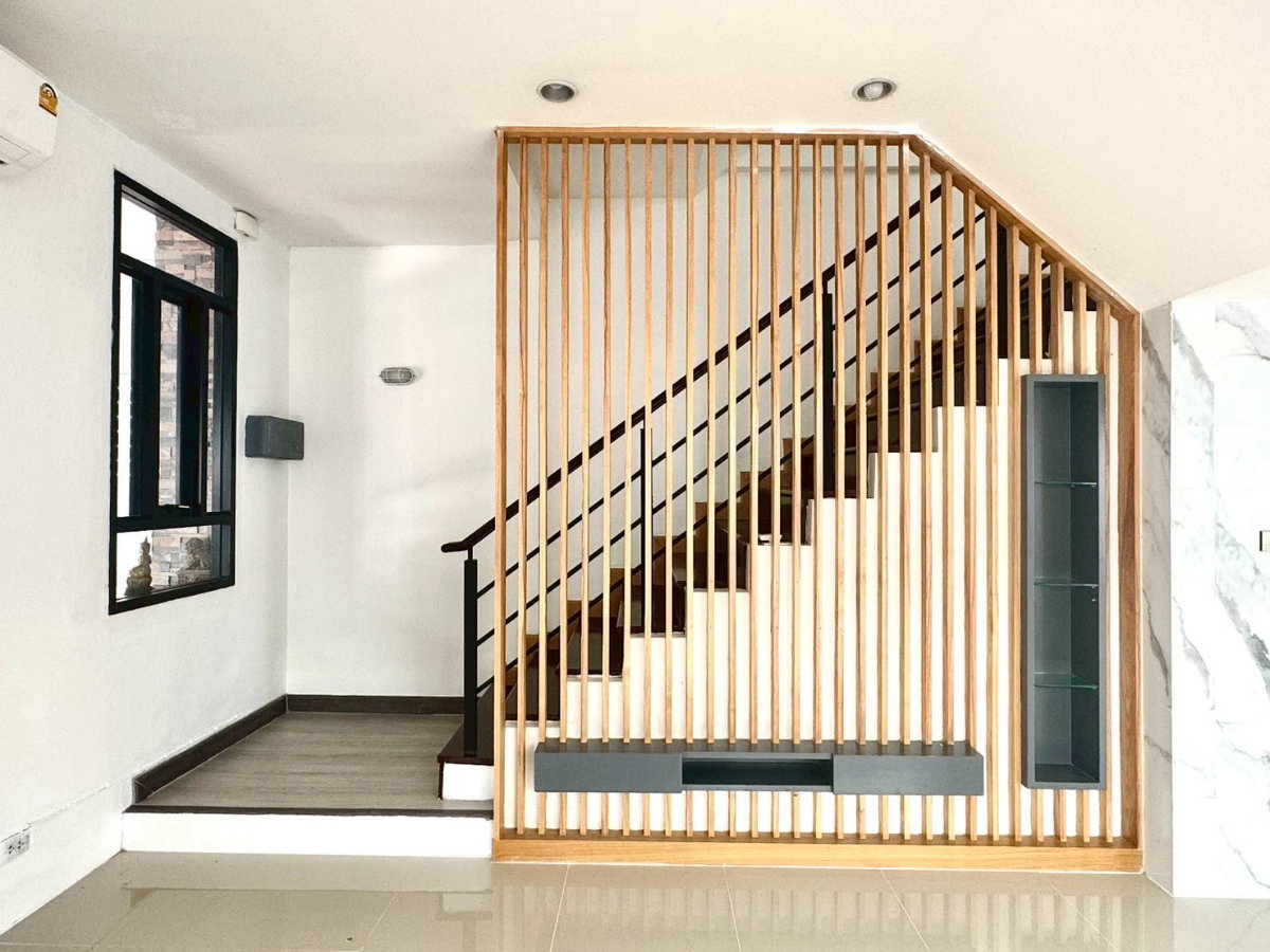 รูป ให้เช่าโฮมออฟฟิศโมเดิร์น 3.5 ชั้น 280 ตรม. หมู่บ้านสรานนท์ ปากเกร็ด - รูปที่ 8/20