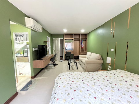 for rent One Sathorn. Studio 29sqm. Line id: @pfagent