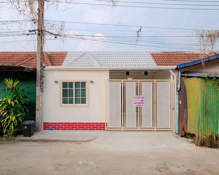 ขายทาวน์เฮาส์บัวทอง 4 บ้านกล้วย-ไทรน้อย 18 ตร.ว. 3 นอน แต่งใหม่ใกล้ต้นสายรถตู้ ฟรีโอน