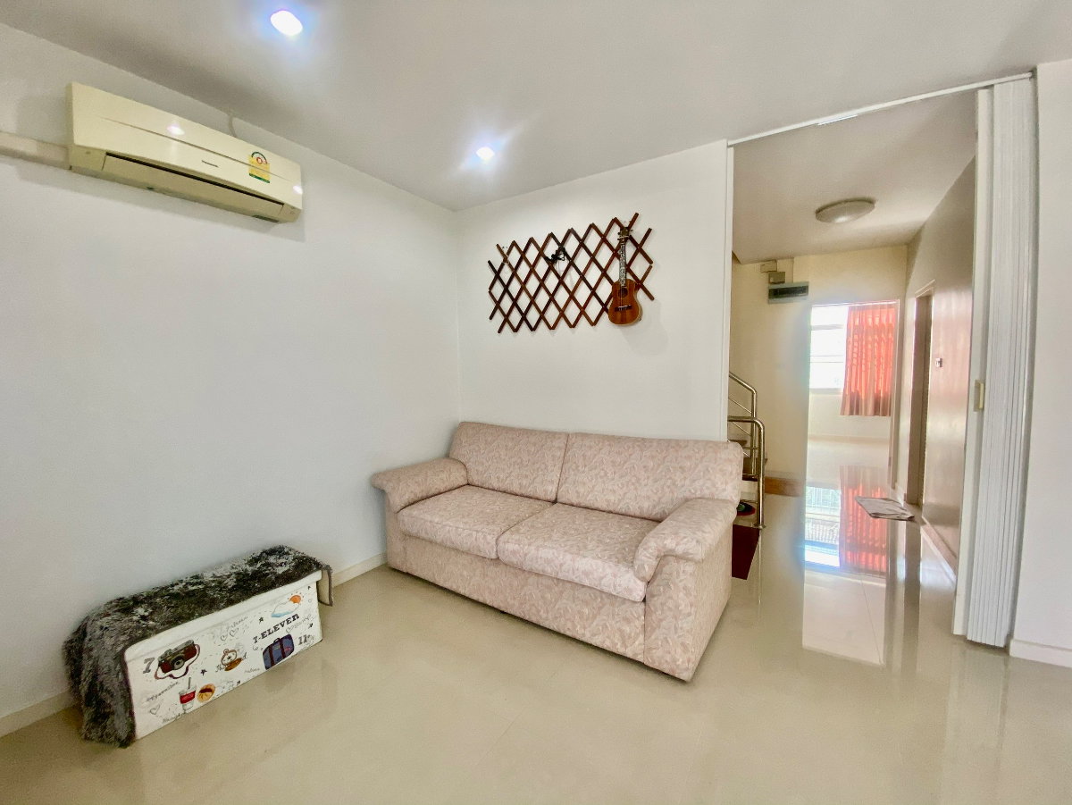 รูป ขายทาวน์เฮาส์ 3 ชั้น รามอินทรา สุขาภิบาล 5 ซอย 5 บ้านพร้อมอยู่ ทำเลติดรถไฟฟ้าสายสีชมพู เดินทางสะดวก เข้าเมืองง่าย - รูปที่ 14/18