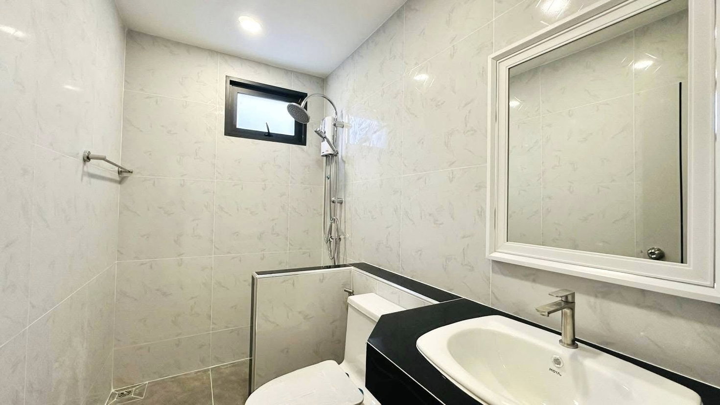 รูป Corner House for Sale East Pattaya Nong Pla Lai Spacious Garden - รูปที่ 12/13
