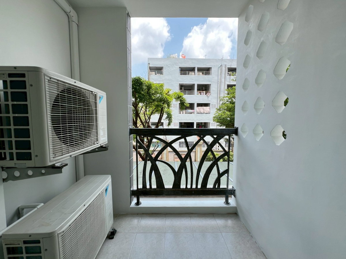 รูป ห้องใหญ่ ติดถ.ลาดพร้าว 112-114 เลอฌ็อง พรีเมี่ยม พร้อมอยู่ ที่จอดรถเยอะมาก นัดดูห้อง 099-7829466 - รูปที่ 8/15