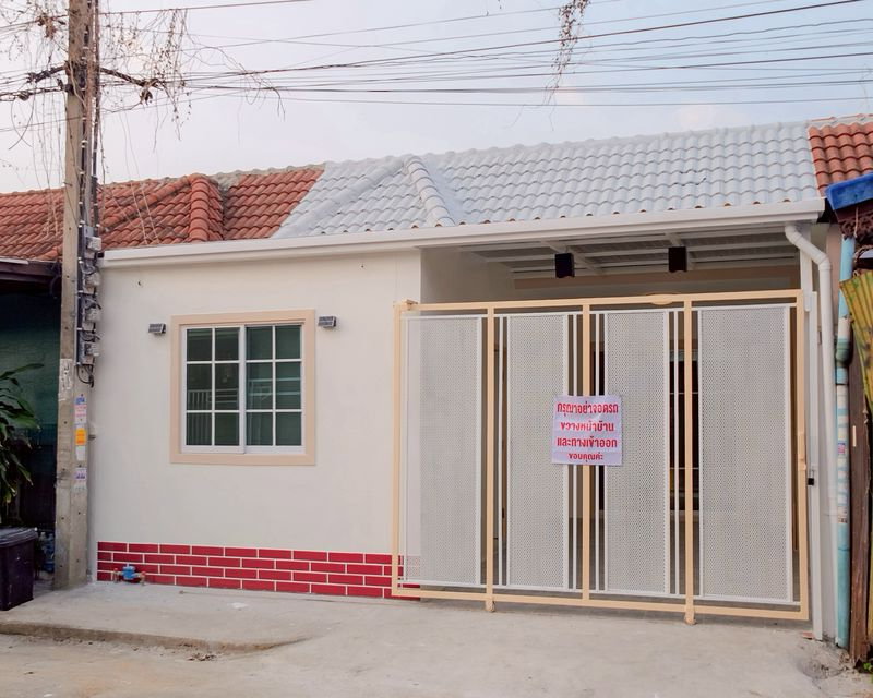 รูป ขายทาวน์เฮาส์บัวทอง 4 บ้านกล้วย-ไทรน้อย 18 ตร.ว. 3 นอน แต่งใหม่ใกล้ต้นสายรถตู้ ฟรีโอน - รูปที่ 2/20