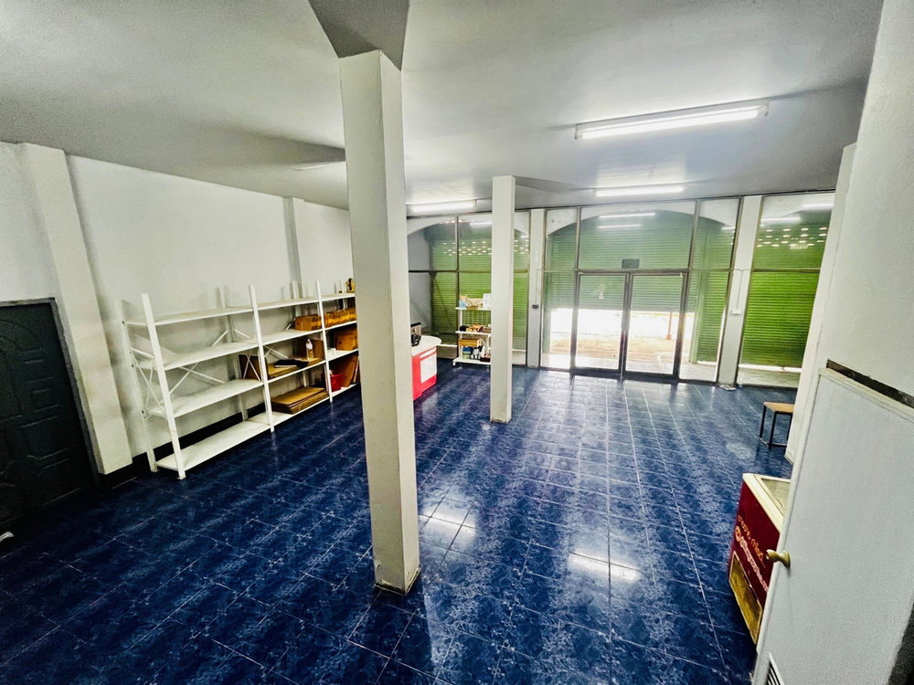 picture Call : 089-899-4482 Commercial buildings 3 Unit with warehouse space, The electrical and water systems are ready for use - 4/9