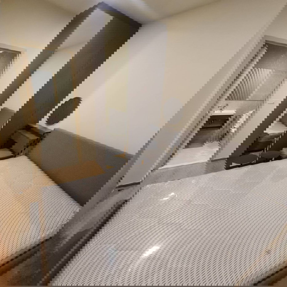 picture Ready to move in " 𝐍𝐮𝐞 𝐃𝐢𝐬𝐭𝐫𝐢𝐜𝐭 𝐑𝟗 " Floor 2, Tower R , Fully Furnished Near : MRT-Rama 9 , G Tower - 9/15