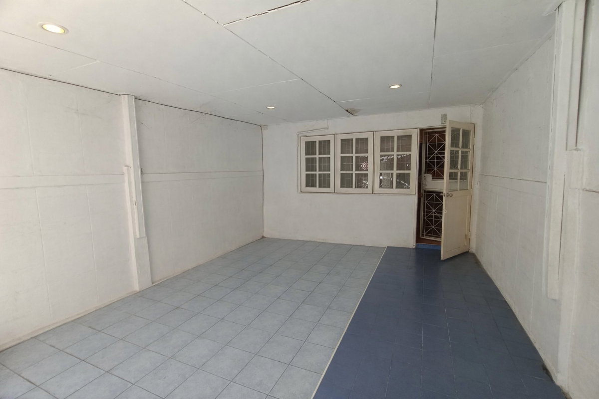 รูป ขายทาวเฮาส2ชั้นหมู่บ้านปทุมทองtel/line0939291965 - รูปที่ 2/15