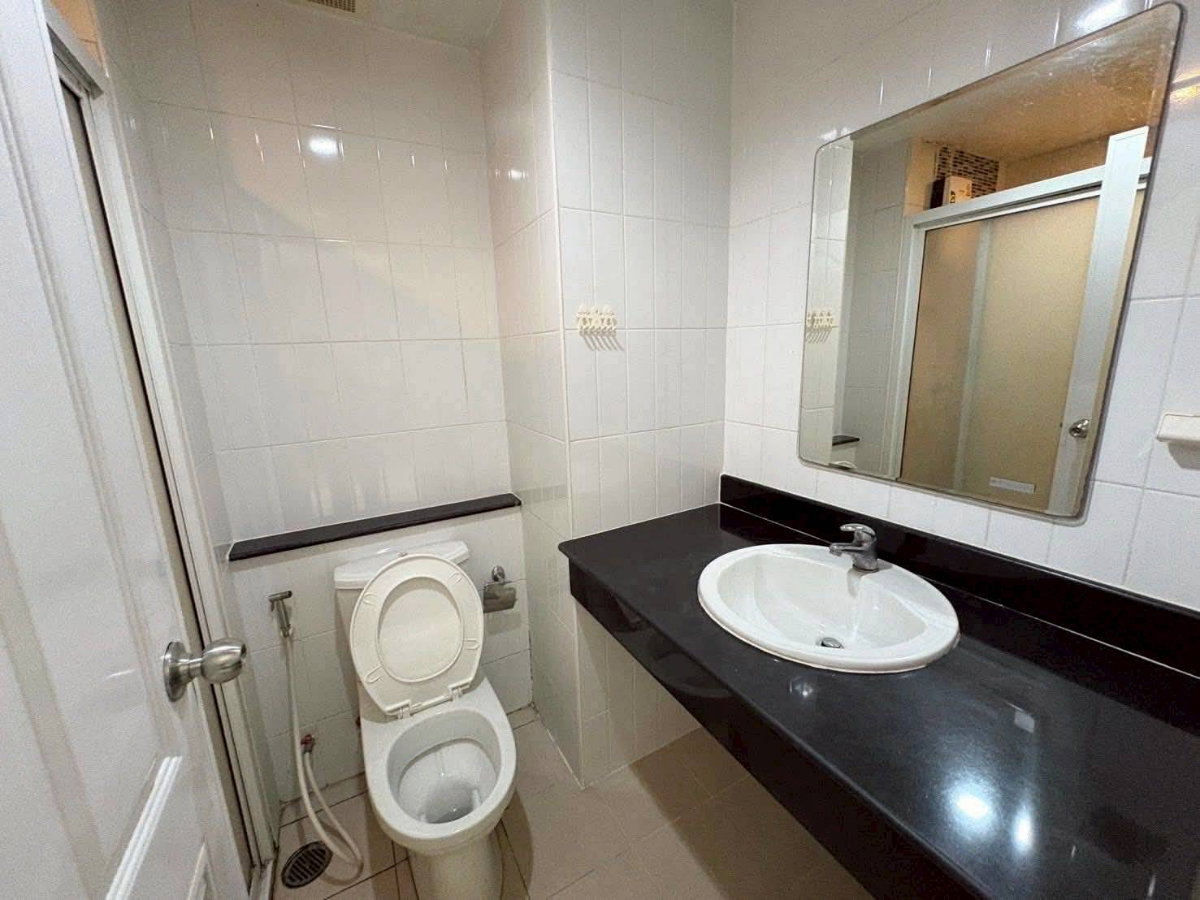 รูป คอนโดให้เช่า ใกล้สี่แยกรวมโชค  ห้องกั้นเป็นสัดส่วน 👉 the next 1 เดือนละ 8,000 บ. - รูปที่ 8/9