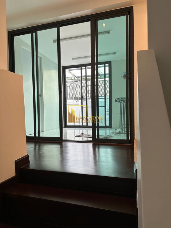 รูป Stunning 2 Bedroom Townhouse For Rent in Sathorn Area - BR49044TH - รูปที่ 12/13