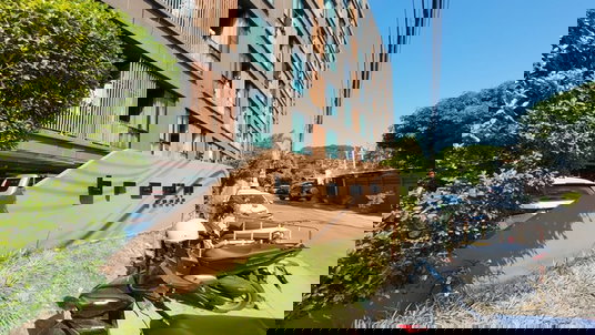 Brown Condo, Ratchada 32, pool side, beautiful view, good price.