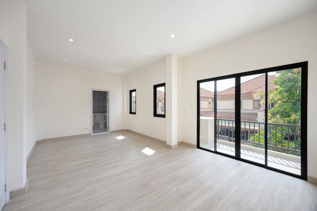 รูป 🔥 โคตรคุ้ม! แปลงริมรีโนเวทใหม่ (หิ้วกระเป๋าเข้าอยู่ได้เลย)🔥 ขายบ้านเดี่ยว สุชาวาลัย พระราม 5 🔥/ 3 ห้องนอน #HRM5067 - รูปที่ 11/19