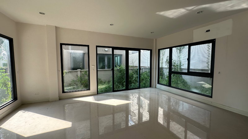 Twin houses for sale : House for sale Baan Klang Mueng Close to Suvannabhum airport 