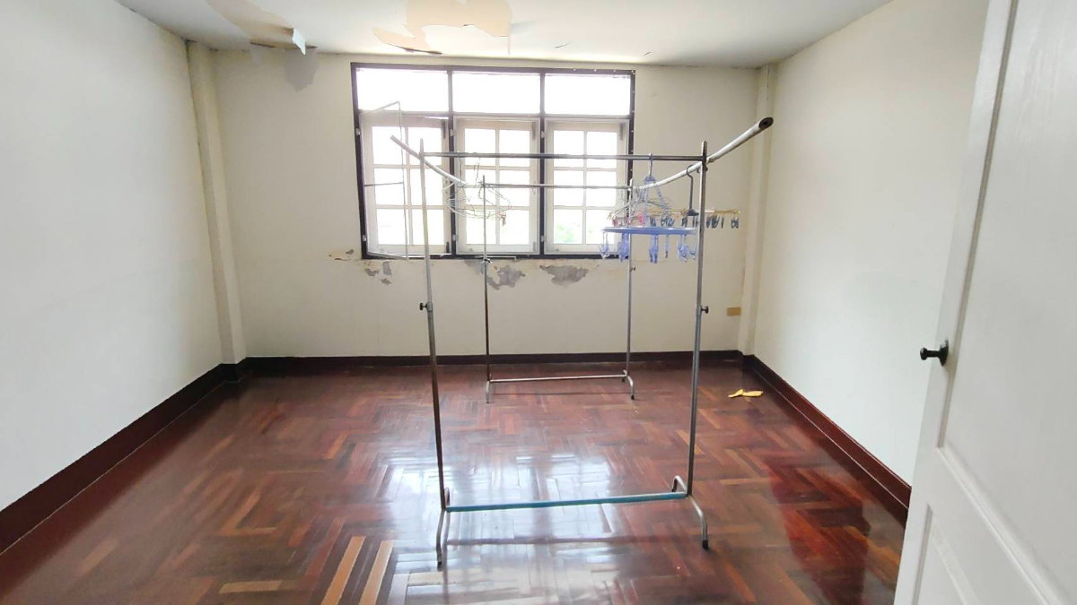 รูป ขาย ตึกเเถว 3 ชั้น 23 ตร.ว. ทำเลดี ซอย รามอินทรา 8   - รูปที่ 7/12