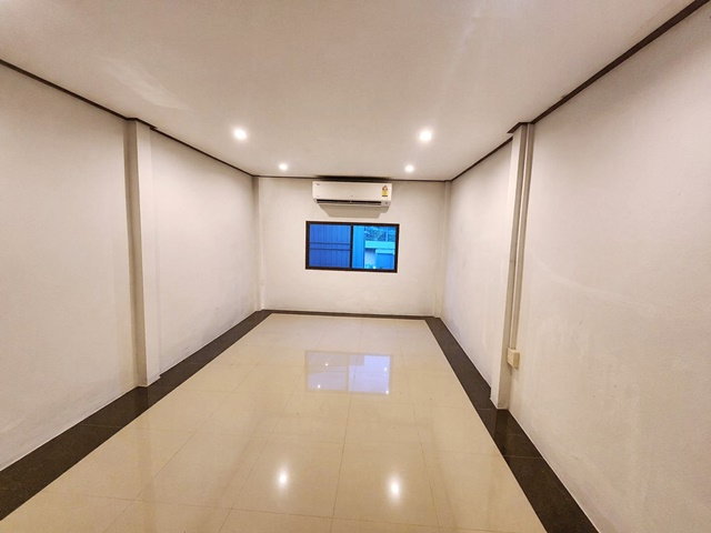 รูป เหมาะลงทุน Hostel Airbnb รัชดา ใกล้ MRTโชคชัย4 299ม. อาคาร 4ชั้น 6–8นอน 6น้ำ 20 ตร.ว.252 ตร.ม. - รูปที่ 2/8