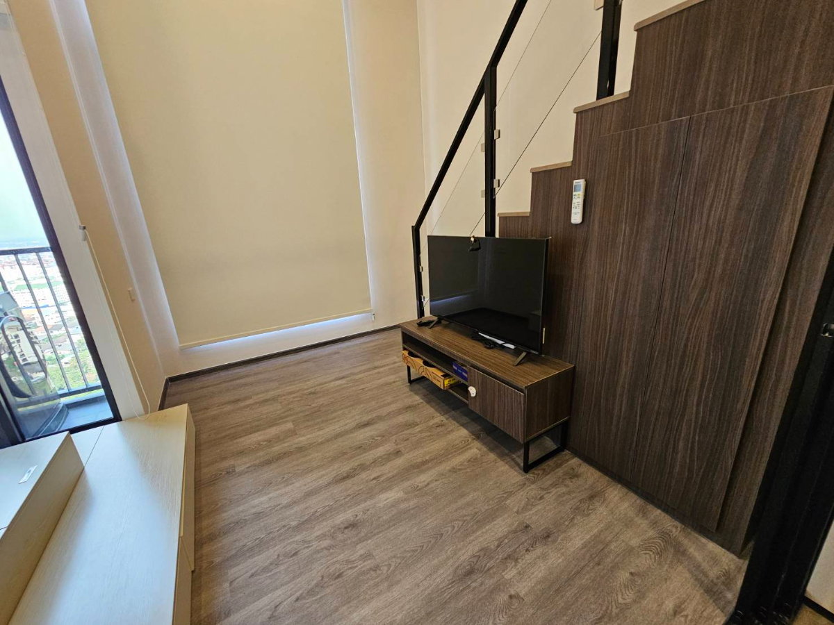 รูป 🏢 Rare Item! ปล่อยเช่าห้อง Duo Space เพดานสูง 4.2 เมตร ใกล้ MRT บางกะปิ🚈 - รูปที่ 9/12