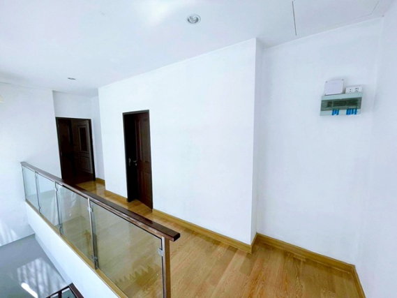 รูป เลียบทางรถไฟ บรมราชชนี ฉิมพลี 4 นอน 4 น้ำ ถ.ชักพระ ใกล้สน.ตลิ่งชัน 500 ม.71ตร.วา. 280 ตร.ม. บ้านเดี่ยว 2.5ชั้น ตลาดน้ำตลิ่งชัน 900ม. - รูปที่ 4/8