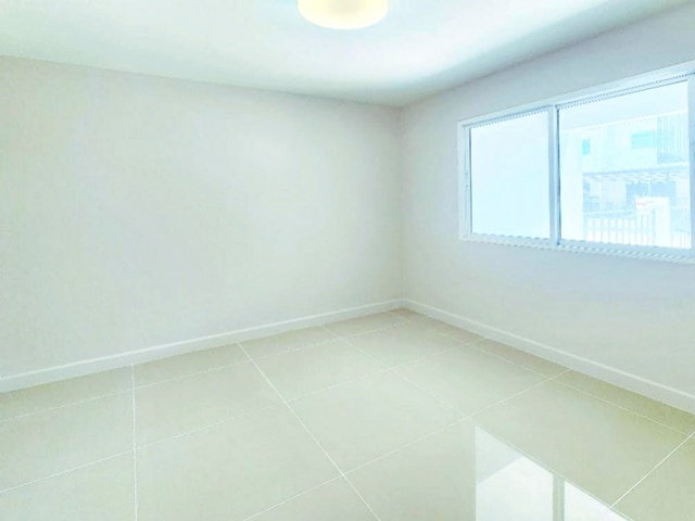 รูป ทาวน์โฮม 2 ชั้นฟังก์ชัน 4 นอน 2 น้ำ บางบัวทอง ลำโพ ใกล้ รร.สารสาสน์วิเทศ บางบัวทอง 900 ม คลองบางไผ่ - รูปที่ 7/8