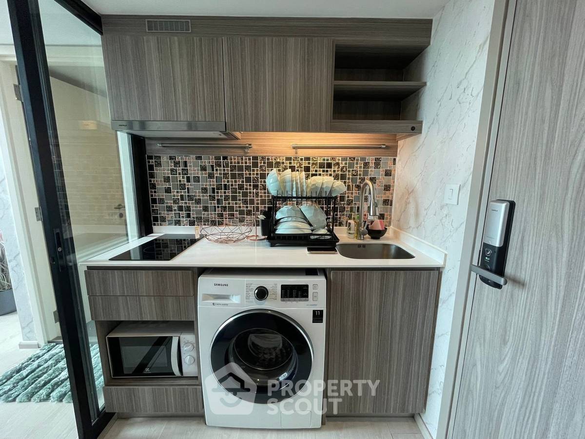 picture 1-BR Condo at Knightsbridge Phaholyothin Interchange in Anusawari (ID 2794247) - 11/11