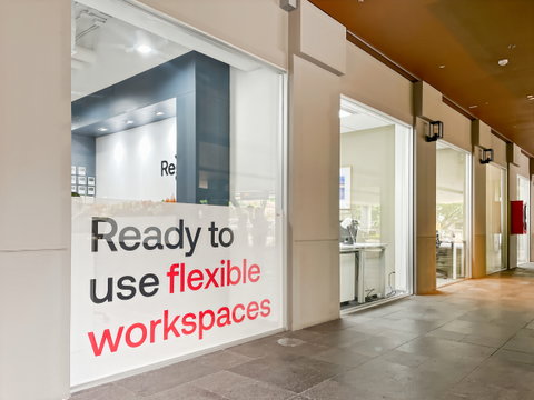 พื้นที่สำนักงานส่วนตัวสำหรับ 2 คนที่  Regus J-Park Nihon Mura
