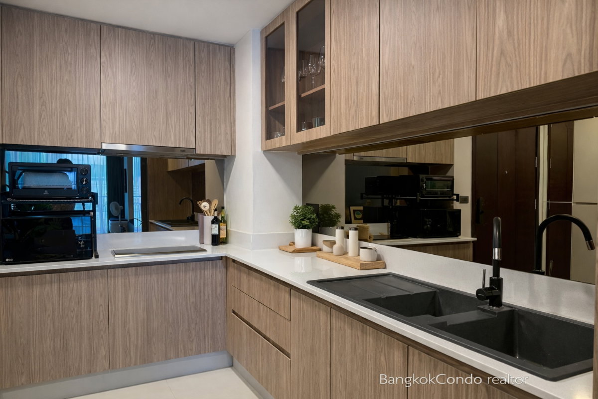 picture ❤️‍🔥 Rare Unit For Rent 📌 The Rajdamri Condominium (Line: @rent2022) | Near BTS Ratchadamri  ✨ Ready to move in! ✨ 📌 Ref Code: A11119 - 8/13