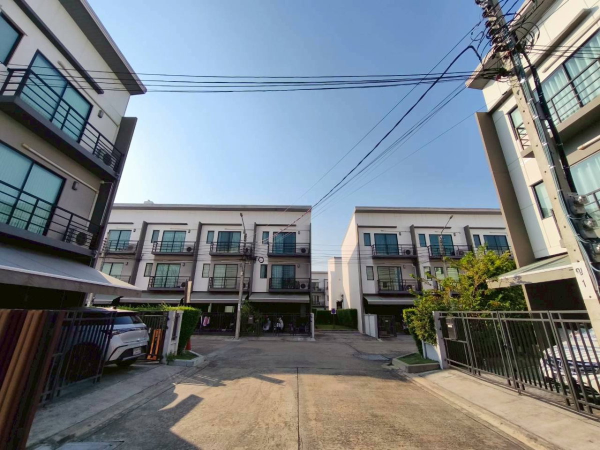 รูป ✨ ขายทาวน์โฮม 3 ชั้น บ้านกลางเมือง ปิ่นเกล้า - จรัญ 💰 ราคาเพียง 4.29 ล้านบาท - รูปที่ 3/37