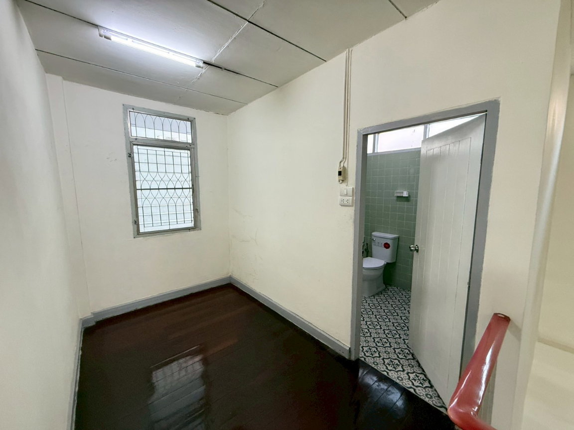 รูป HK0642♛ให้เช่า บ้านเดี่ยว 4 ห้องนอน⚝รัชดา-ห้วยขวาง♜ใกล้ MRTสุทธิสาร 700 เมตร∞099-5919653,065-9423251▚Line@sureresidence - รูปที่ 32/40