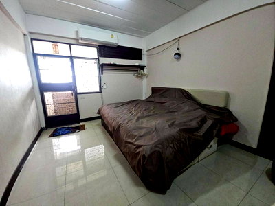 Condos for rent Bangkok : Condo for rent, nicely decorated, near expressway, 26 sq m. 4th Fl.