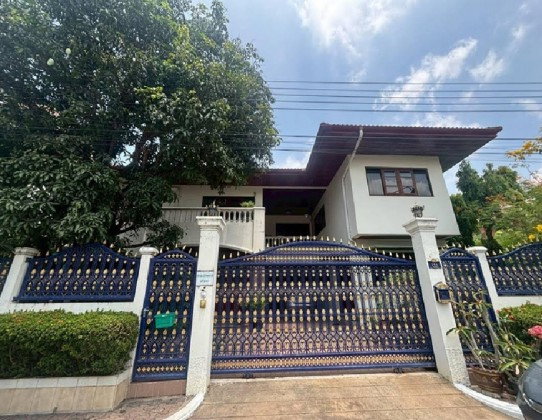 รูป ขายบ้านเดี่ยว 2 ชั้น หมู่บ้านผกามาศ ซอยปรีดีพนมยงค์ 14 สุขุมวิท 71 / ทำเลดีมาก / บ้านสวยมาก / หลังใหญ่ 67 ตารางวา / จอดรถ 2 คัน / ขายราคาพิเศษ - รูปที่ 1/15