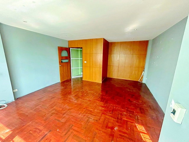 รูป ทาวน์โฮม 4 ชั้นฟังก์ชัน 3 นอน 3 น้ำ รีโนเวทใหม่ ใกล้ดองกี้มอลล์ ทองหล่อเอกมัย 900 ม.400 ตร.ม.ทำเลทองเอกมัย - รูปที่ 13/18