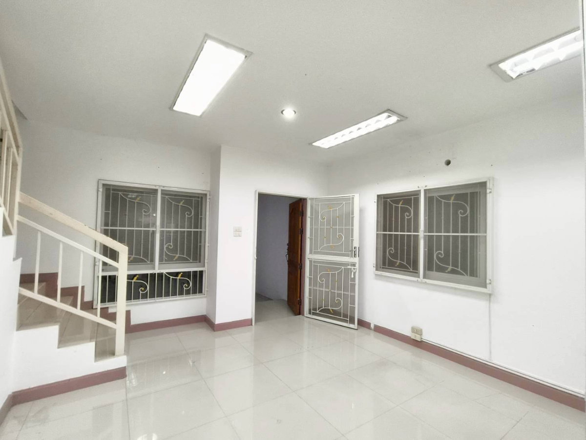 รูป ขายด่วน! ทาวน์โฮม โครงการโฮมอินทาวน์ ทาวน์โฮม 3 ชั้น 35.7 ตรว 4 ห้องนอน 3 ห้องนอน - รูปที่ 7/11