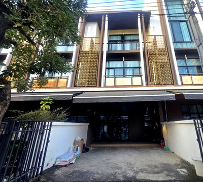 Townhouses for rent Nonthaburi : FOR RENT  TOWNHOUSE PROPERTY  28500 BAHT per MONTH