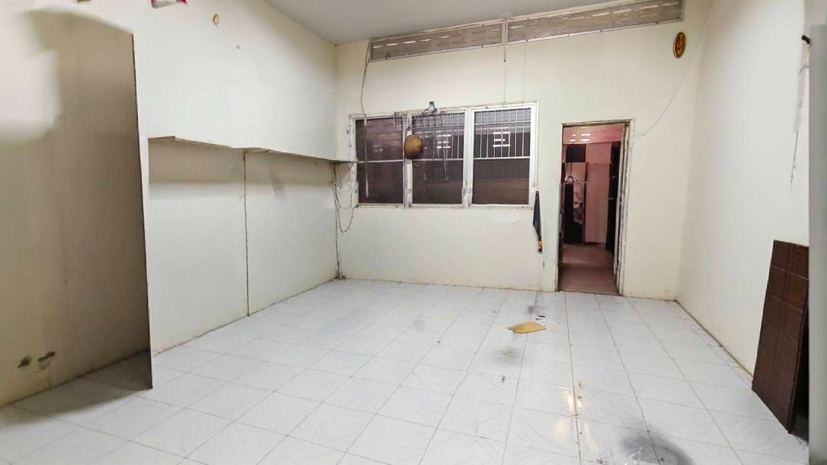 รูป ขาย ตึกเเถว 3 ชั้น 23 ตร.ว. ทำเลดี ซอย รามอินทรา 8   - รูปที่ 3/12