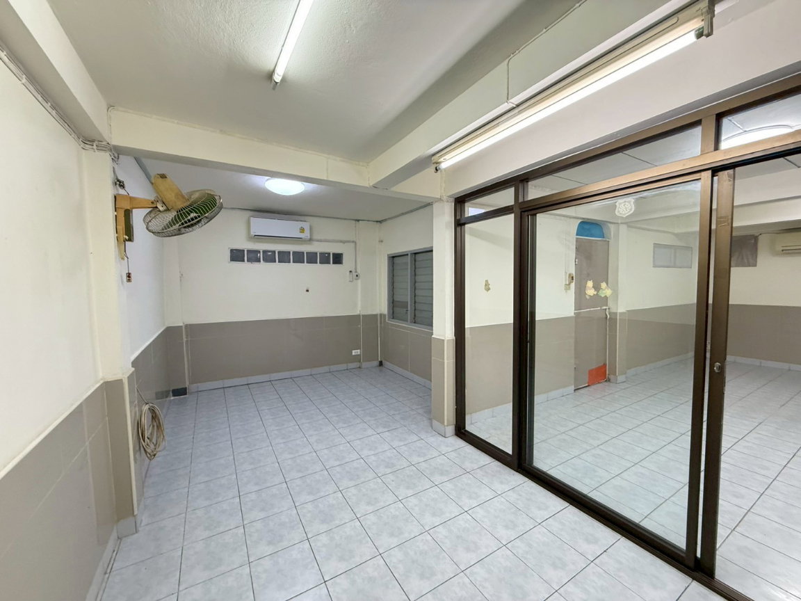 รูป HK0642♛ให้เช่า บ้านเดี่ยว 4 ห้องนอน⚝รัชดา-ห้วยขวาง♜ใกล้ MRTสุทธิสาร 700 เมตร∞099-5919653,065-9423251▚Line@sureresidence - รูปที่ 14/40